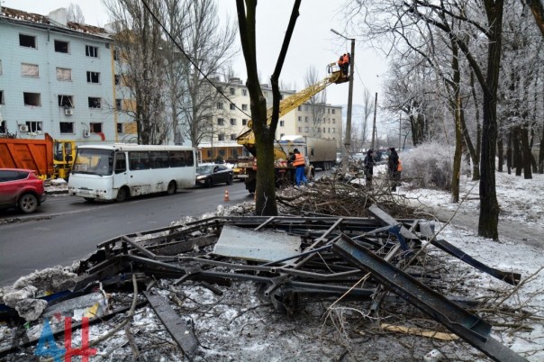 Последствия обстрела Киевского района, Калининского района, рынка в р-не ж/д вокзал Донецка, Горловки в ночь на 3 февраля (Много фото, видео) Последствия обстрела Киевского района, Калининского района, рынка в р-не ж/д вокзал Донецка, Горловки в ночь на 3 февраля (Много фото, видео)