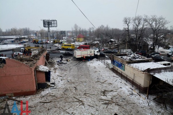 Последствия обстрела Киевского района, Калининского района, рынка в р-не ж/д вокзал Донецка, Горловки в ночь на 3 февраля (Много фото, видео) Последствия обстрела Киевского района, Калининского района, рынка в р-не ж/д вокзал Донецка, Горловки в ночь на 3 февраля (Много фото, видео)