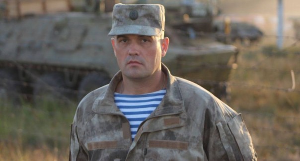 Съевший свои погоны «киборг» назвал Гиви «распиаренным киноактером» Съевший свои погоны «киборг» назвал Гиви «распиаренным киноактером»