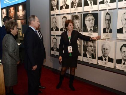 Зачем Путин делает это? Зачем Путин делает это?