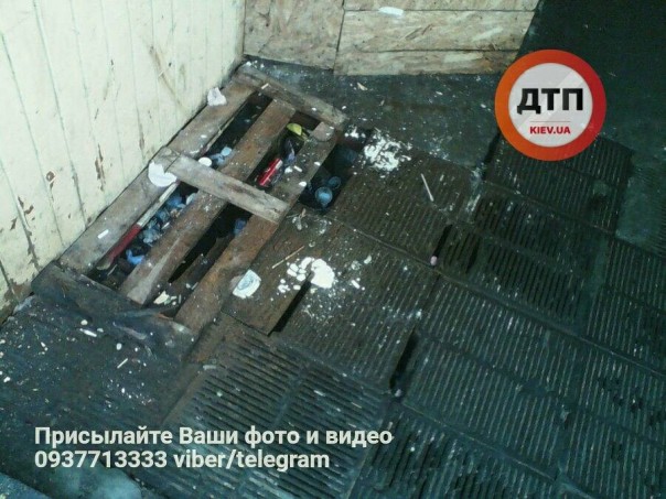 В Киеве "устал" еще один мост. Эстафету падений от Шулявского моста подхватил путепровод на метро Нивки В Киеве "устал" еще один мост. Эстафету падений от Шулявского моста подхватил путепровод на метро Нивки