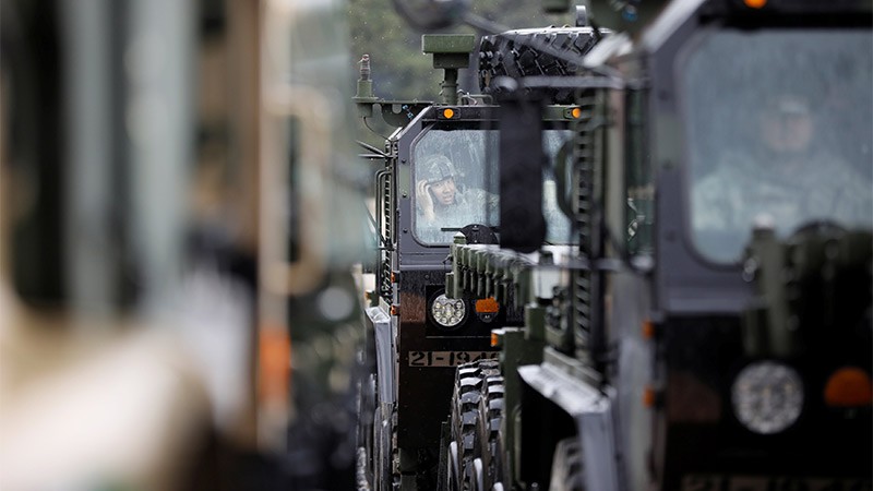 Американцы вывозят родных из Сеула Американцы вывозят родных из Сеула