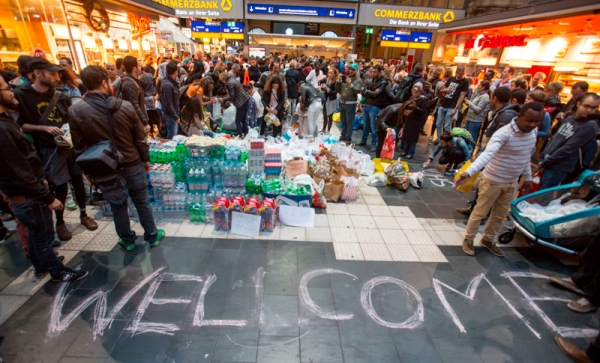 Тысячи граждан Германии, добровольно помогавших беженцам по призыву правительства, оказались на грани финансового банкротства Тысячи граждан Германии, добровольно помогавших беженцам по призыву правительства, оказались на грани финансового банкротства