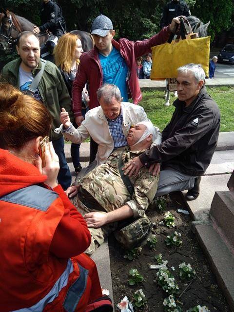 В Днепропетровске боевикам АТО расквасили носы под мемориалом Славы В Днепропетровске боевикам АТО расквасили носы под мемориалом Славы