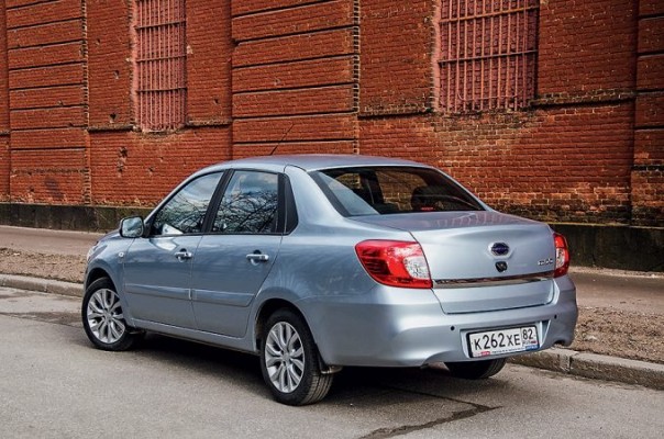 Русская Granta «утерла нос» японскому Datsun: достойное сравнение Русская Granta «утерла нос» японскому Datsun: достойное сравнение