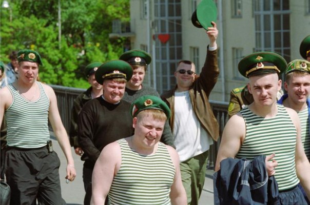 Памятник пограничникам сегодня открыли на набережной в Астрахани Памятник пограничникам сегодня открыли на набережной в Астрахани