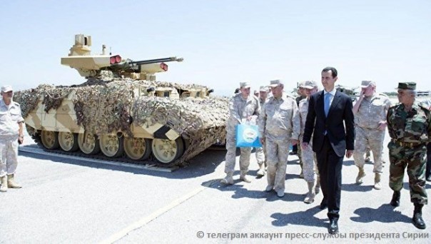 Президент Сирии Башар Асад посетил российскую авиабазу несмотря на угрозы со стороны США Президент Сирии Башар Асад посетил российскую авиабазу несмотря на угрозы со стороны США
