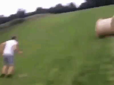 Видео про сноп сена, раскатавший самооценку качка, стало вирусным в Facebook