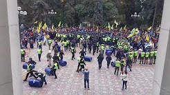 Стычки митингующих "бляхеров" с полицией под Радой. Подробности с места события