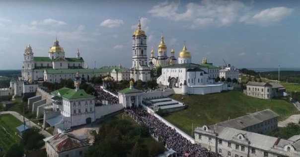 Украинские неонацисты устраивают дебош в Почаеве и получают отпор