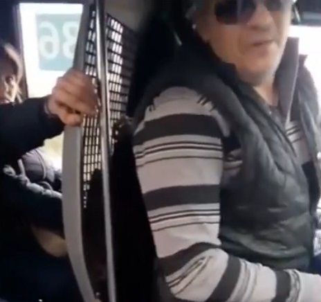 "Убери эту фигню": В Кривом Роге водитель маршрутки отказался бесплатно везти хрюмберга