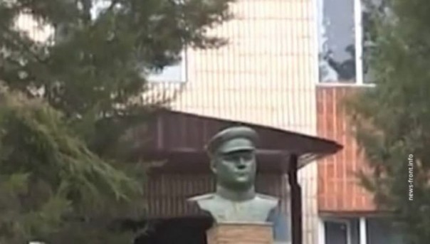 На Украине уничтожили памятник генералу Ватутину