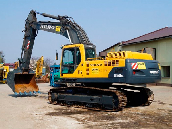 Аренда экскаватора: виды техники и условия ее заказа