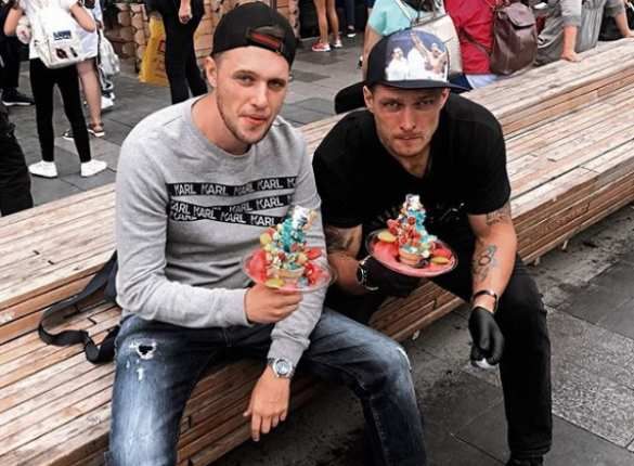 Перемога превращается в зраду: боксёр Усик прорекламировал ресторан доверенного лица Путина