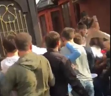 Массовую драку на чеченской свадьбе сняли на видео