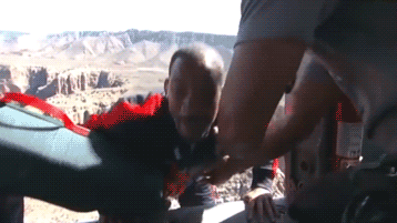 Уилл Смит отметил 50-летие в своём стиле, прыгнув с вертолёта в Гранд-Каньон