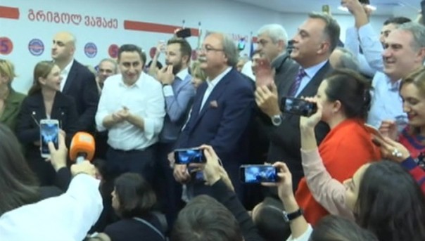 Зурабишвили или Вашадзе - Президента Грузии выберут во втором туре.