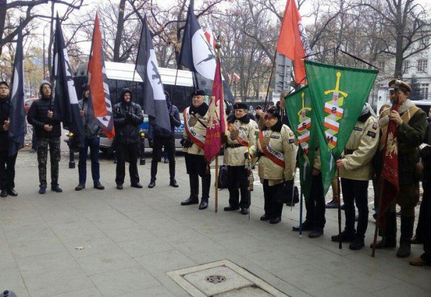 В Варшаве митингуют за раздел Украины между РФ, Польшей и Венгрией