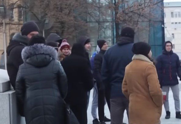 В Харькове собрали фейковый митинг за выдвижение серийного маньяка в президенты Украины