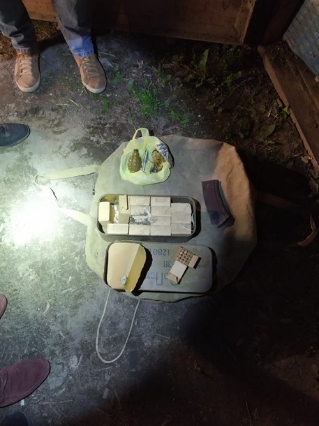 На Харьковщине мужчина с гранатой угрожал подорвать автобус | СБУ задержала торговца оружием в Полтаве