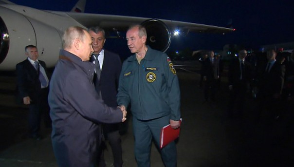 Путин прибыл в Братск | Путин: выплаты пострадавшим от паводка должны начаться незамедлительно