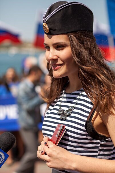 Ответ крымских красавиц: "Я дочь офицера!" Ответ крымских красавиц: "Я дочь офицера!"