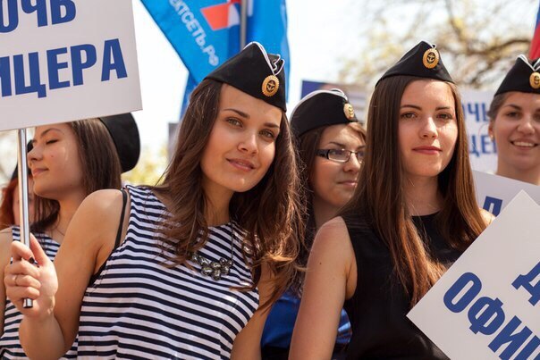 Ответ крымских красавиц: "Я дочь офицера!" Ответ крымских красавиц: "Я дочь офицера!"