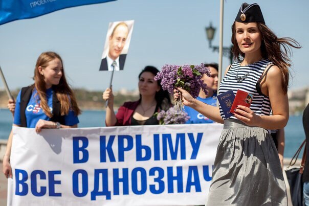 Ответ крымских красавиц: "Я дочь офицера!" Ответ крымских красавиц: "Я дочь офицера!"