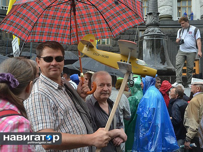 В Киеве митингуют работники авиазавода «Антонов» — предприятие хотят растащить на куски (ФОТО, ВИДЕО) В Киеве митингуют работники авиазавода «Антонов» — предприятие хотят растащить на куски (ФОТО, ВИДЕО)