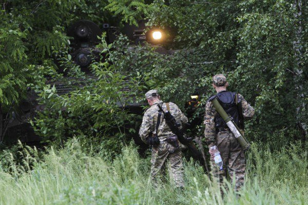 Появились фото и видеоматериалы боев под Лисичанском Появились фото и видеоматериалы боев под Лисичанском