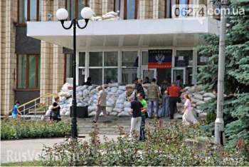 В Артемовске выборов не будет: бойцы ДНР установили огневую точку у входа в горисполком