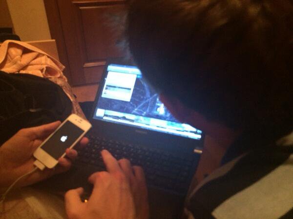 Иностранные журналисты попали под миномётный обстрел близ Славянска, предположительно 2 человека погибли Иностранные журналисты попали под миномётный обстрел близ Славянска, предположительно 2 человека погибли