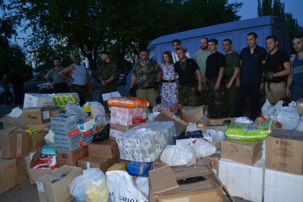 В Славянск доставлены медикаменты, продукты и одежда В Славянск доставлены медикаменты, продукты и одежда