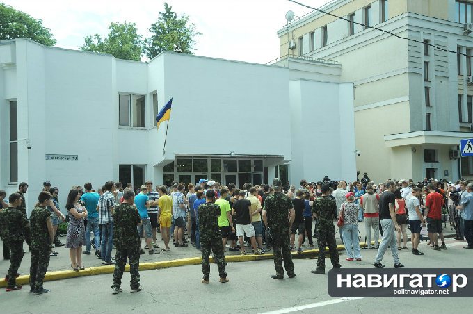 В Киеве прошел первый митинг за прекращение войны на Донбассе В Киеве прошел первый митинг за прекращение войны на Донбассе