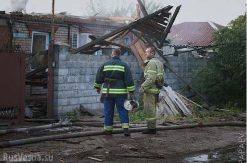 Славянск: последствия обстрела, плачущие женщины проклинают украинскую власть и солдат... Славянск: последствия обстрела, плачущие женщины проклинают украинскую власть и солдат...