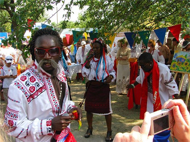 Сирийский оппозиционер: Украина стала центром нелегальной торговли паспортами Сирийский оппозиционер: Украина стала центром нелегальной торговли паспортами