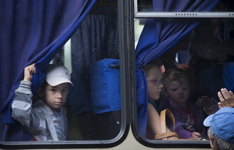 Украинские пограничники не пустили в Россию автобус с беженцами из Славянска