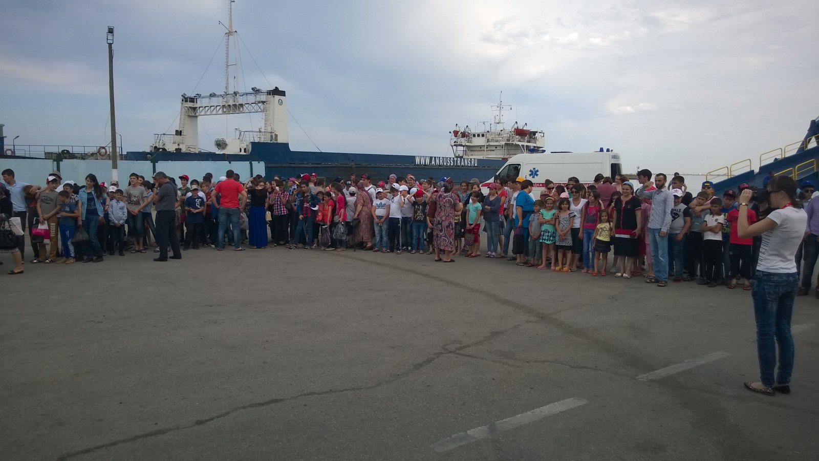 В КРЫМ приехали на отдых дети из Чечни В КРЫМ приехали на отдых дети из Чечни