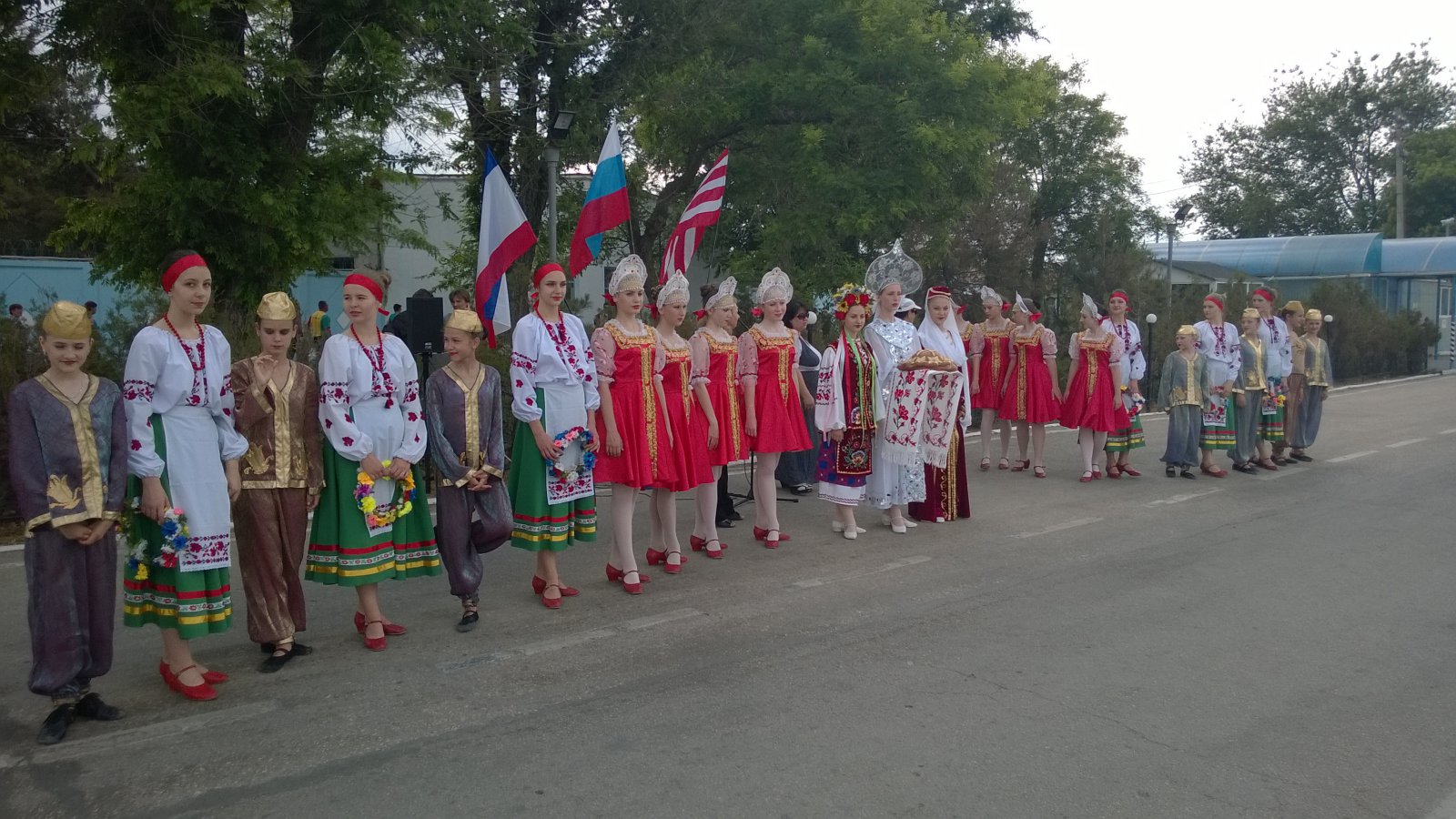 В КРЫМ приехали на отдых дети из Чечни В КРЫМ приехали на отдых дети из Чечни