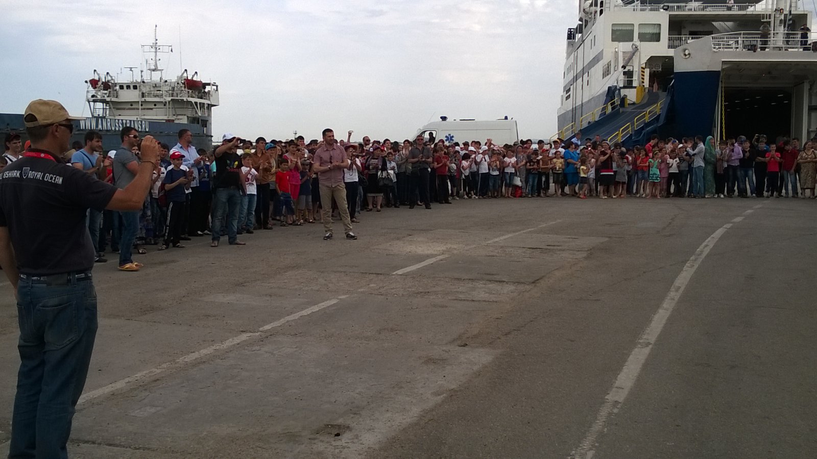 В КРЫМ приехали на отдых дети из Чечни В КРЫМ приехали на отдых дети из Чечни