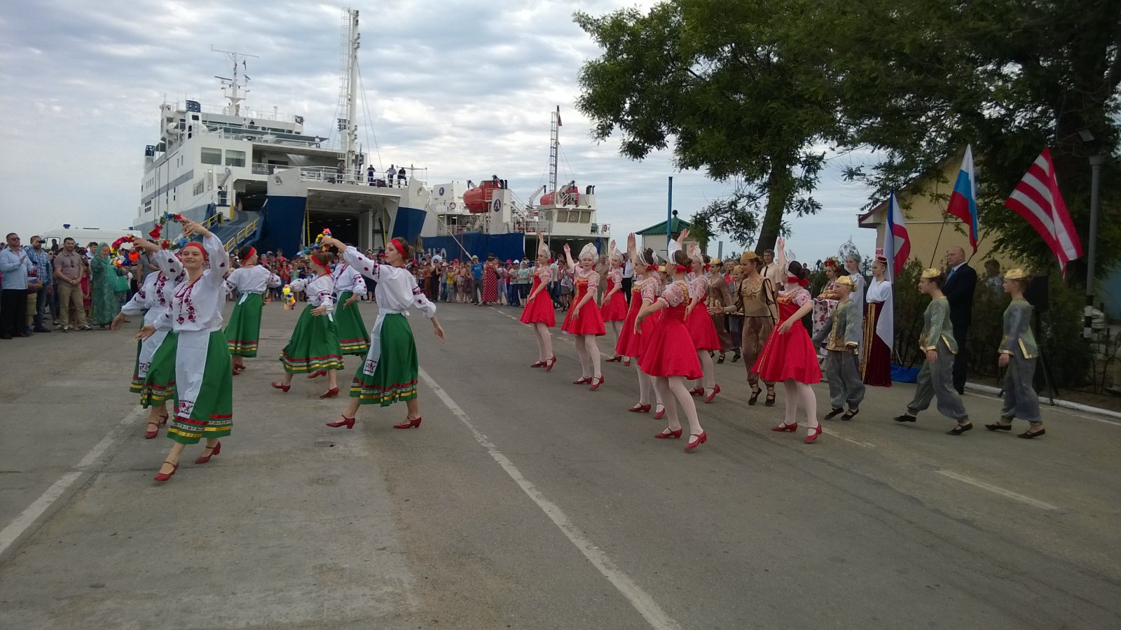 В КРЫМ приехали на отдых дети из Чечни В КРЫМ приехали на отдых дети из Чечни