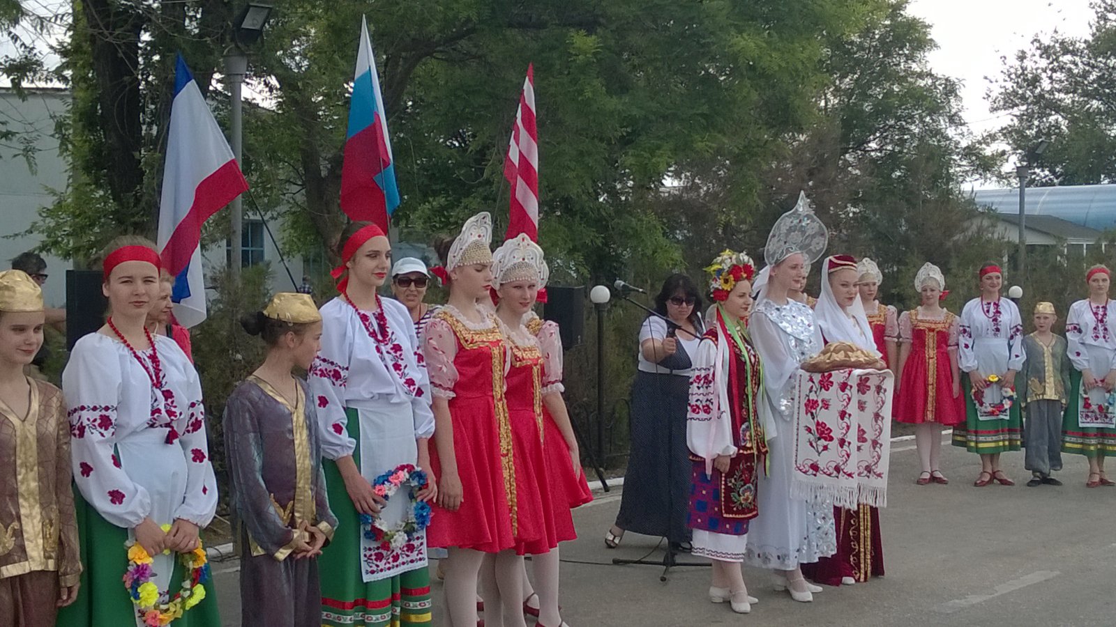 В КРЫМ приехали на отдых дети из Чечни В КРЫМ приехали на отдых дети из Чечни