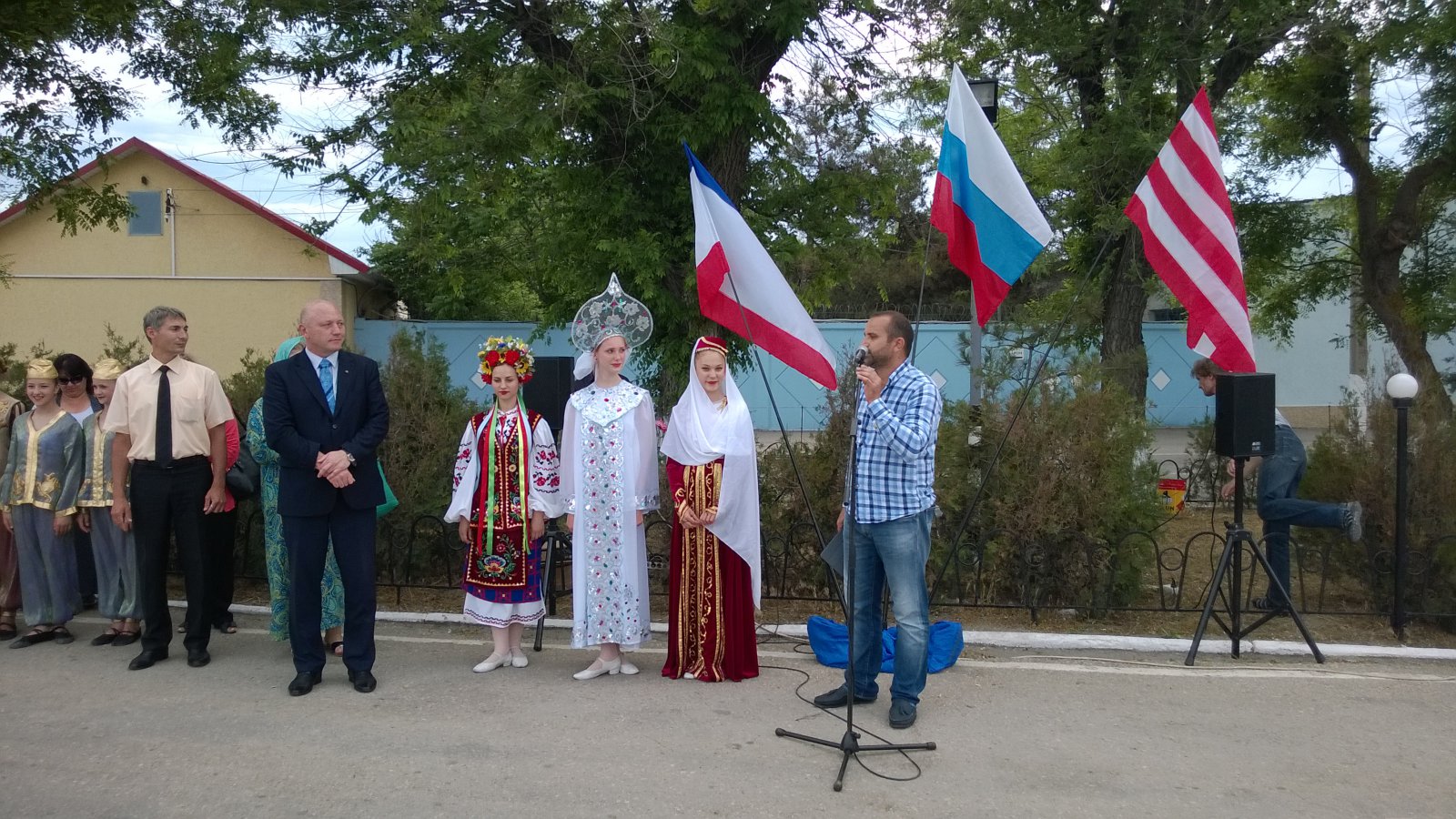 В КРЫМ приехали на отдых дети из Чечни В КРЫМ приехали на отдых дети из Чечни