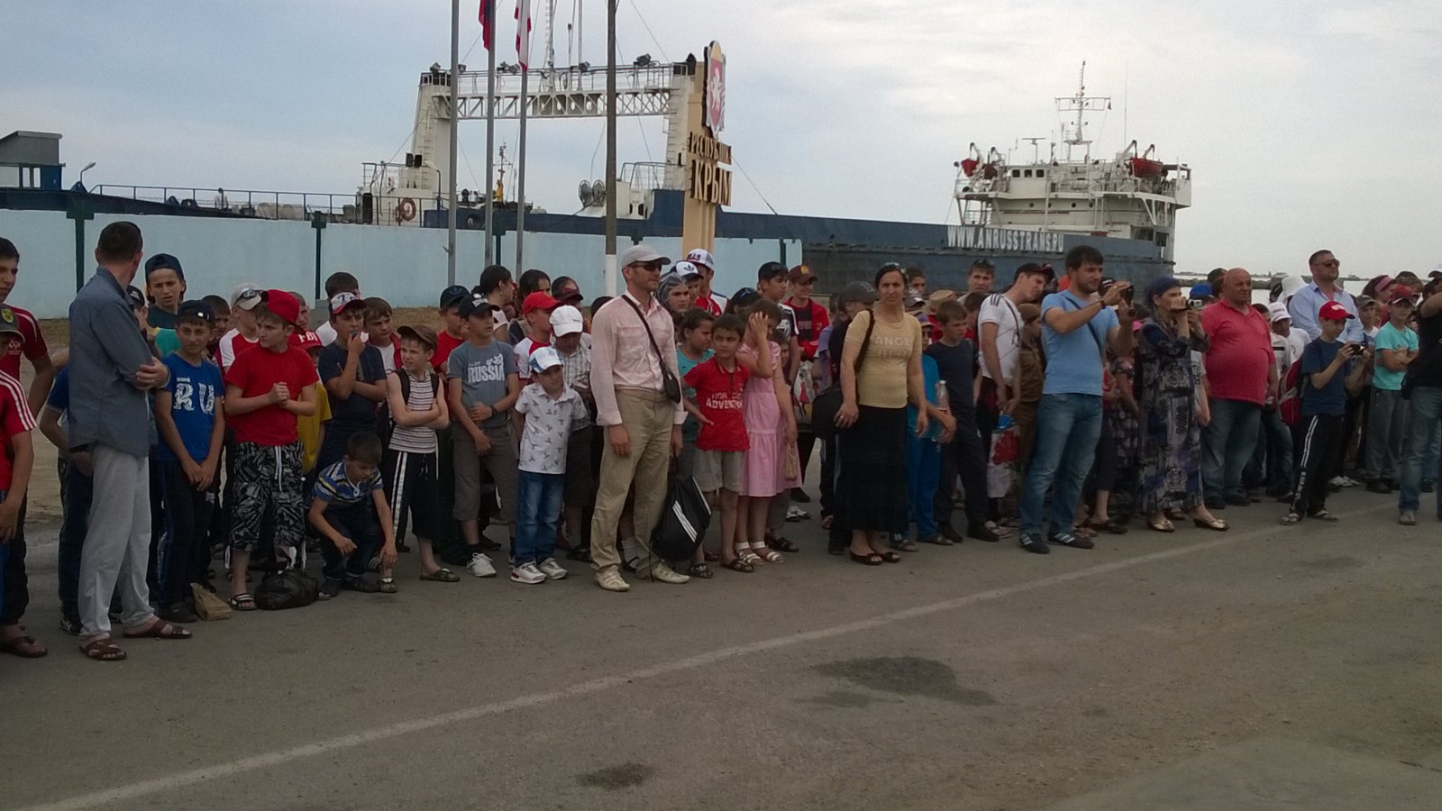 В КРЫМ приехали на отдых дети из Чечни В КРЫМ приехали на отдых дети из Чечни