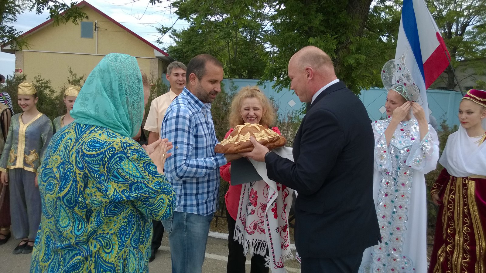 В КРЫМ приехали на отдых дети из Чечни В КРЫМ приехали на отдых дети из Чечни