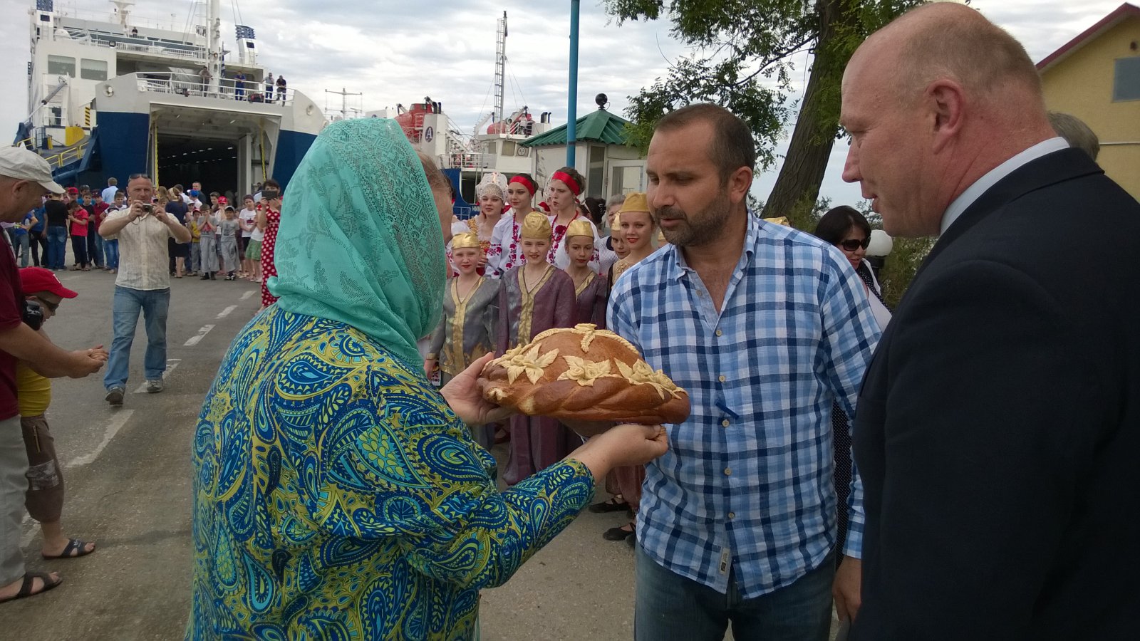 В КРЫМ приехали на отдых дети из Чечни В КРЫМ приехали на отдых дети из Чечни