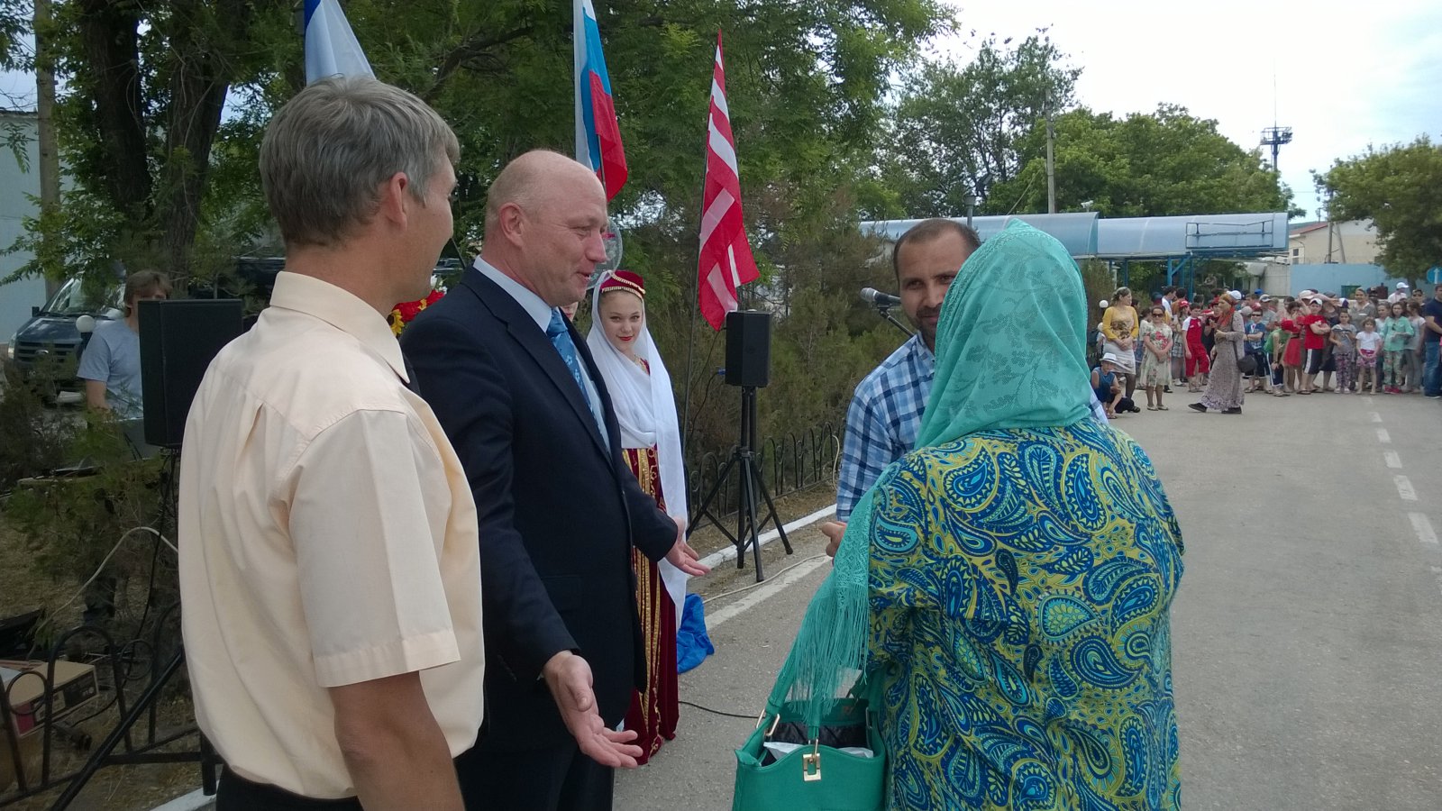 В КРЫМ приехали на отдых дети из Чечни В КРЫМ приехали на отдых дети из Чечни