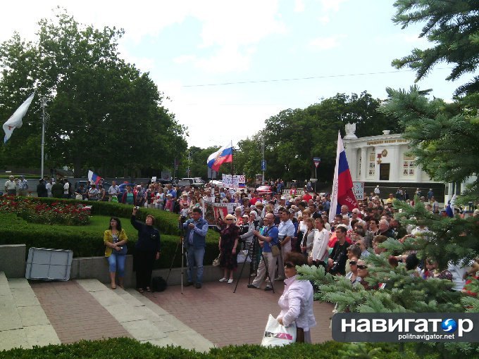 «Оружие в руки! Воевать до победы!» — митинг в Севастополе в поддержку Новороссии (ФОТО) «Оружие в руки! Воевать до победы!» — митинг в Севастополе в поддержку Новороссии (ФОТО)