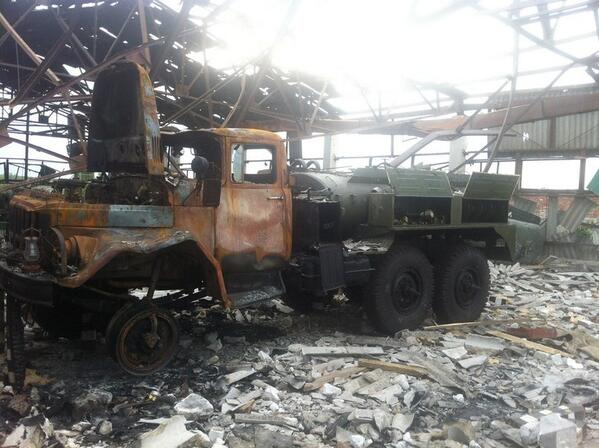 Бойцы ЛНР штурмуют погранчасть в Луганске Бойцы ЛНР штурмуют погранчасть в Луганске