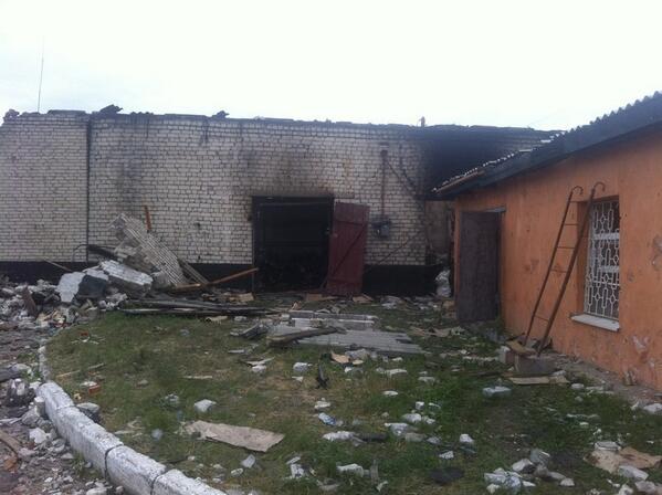 Бойцы ЛНР штурмуют погранчасть в Луганске Бойцы ЛНР штурмуют погранчасть в Луганске